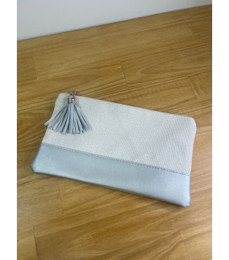Pochette avec pompon