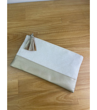 Pochette avec pompon