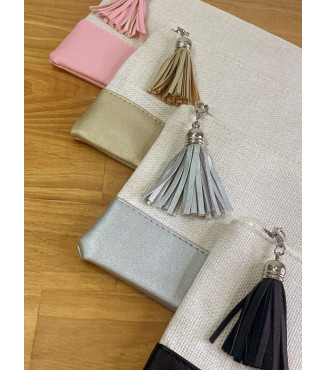 Pochette avec pompon