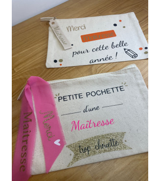Pochette avec ruban de soie