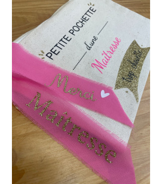 Pochette avec ruban de soie